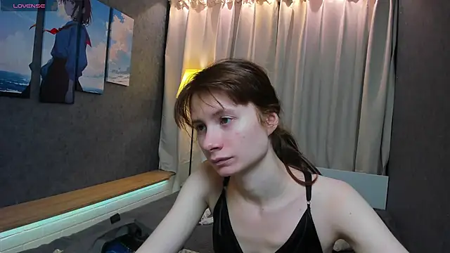 EvelynJin  online show from 10/24/25, 04:14