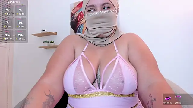 Snapshot of saomi_khalal chatting on 10/22/25, 05:30 saomi khalal online show from 10/22/25, 05:30