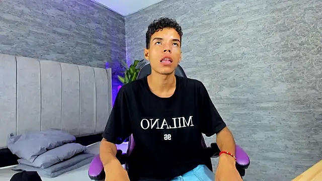 jhojan foxxx  online show from 11/19/25, 08:31