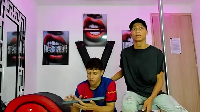 Snapshot of EMPIRE_BOYS1 chatting on 11/04/25, 01:21 EMPIRE BOYS1 online show from 11/04/25, 01:21