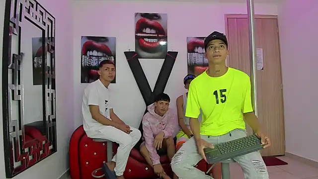 Snapshot of EMPIRE_BOYS1 chatting on 11/17/25, 07:19 EMPIRE BOYS1 online show from 11/17/25, 07:19