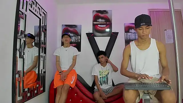 Snapshot of EMPIRE_BOYS1 chatting on 11/18/25, 07:29 EMPIRE BOYS1 online show from 11/18/25, 07:29