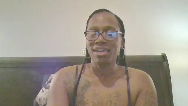 Snapshot of SweetCandy85 chatting on 10/14/25, 01:39 SweetCandy85 online show from 10/14/25, 01:39