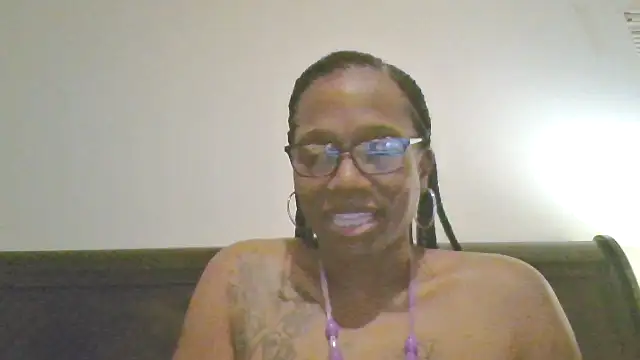 Snapshot of SweetCandy85 chatting on 10/15/25, 03:06 SweetCandy85 online show from 10/15/25, 03:06