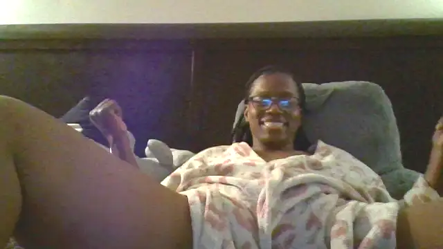 Snapshot of SweetCandy85 chatting on 10/20/25, 03:07 SweetCandy85 online show from 10/20/25, 03:07