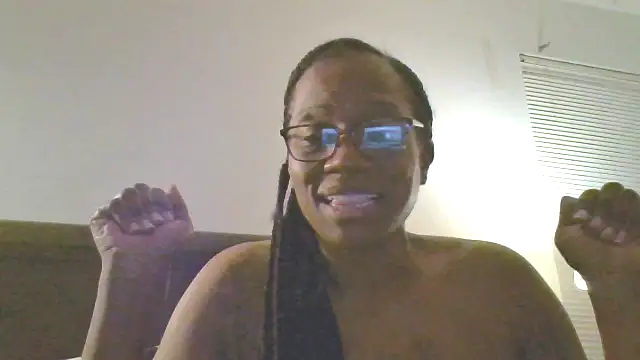 Snapshot of SweetCandy85 chatting on 10/21/25, 03:07 SweetCandy85 online show from 10/21/25, 03:07