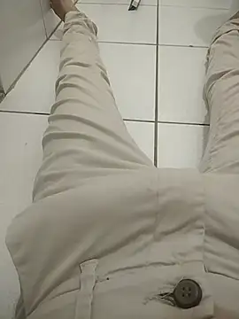 Snapshot of Guilhermekovaliosky chatting on 12/15/25, 01:59 Guilhermekovaliosky online show from 12/15/25, 01:59