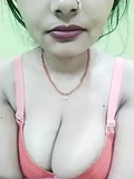 Snapshot of kiara-simmi chatting on 11/16/25, 11:32 kiara-simmi online show from 11/16/25, 11:32