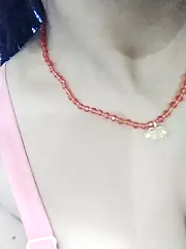 Snapshot of kiara-simmi chatting on 11/26/25, 10:49 kiara-simmi online show from 11/26/25, 10:49