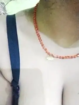 Snapshot of kiara-simmi chatting on 12/17/25, 05:08 kiara-simmi online show from 12/17/25, 05:08