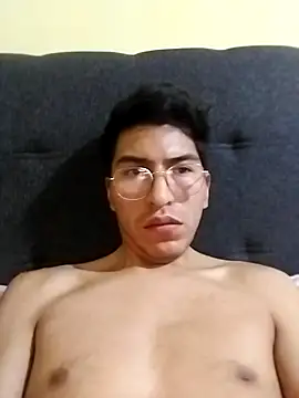 Snapshot of Rizz_Latino chatting on 11/12/25, 12:00 Rizz Latino online show from 11/12/25, 12:00