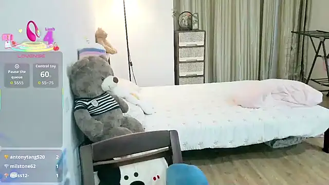 Snapshot of XIAOJIEBB-2025 chatting on 10/13/25, 06:41 XIAOJIEBB-2025 online show from 10/13/25, 06:41