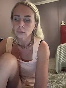 Snapshot of ElenabonyX chatting on 10/22/25, 05:24 ElenabonyX online show from 10/22/25, 05:24