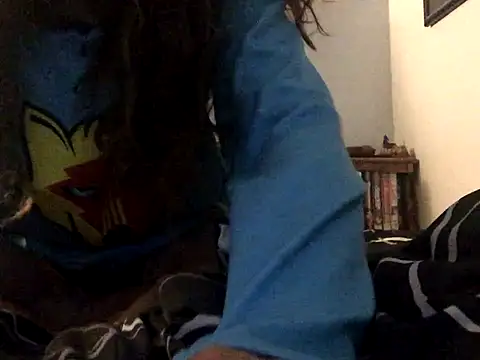 Snapshot of Feetwolf0 chatting on 10/11/25, 04:27 Feetwolf0 online show from 10/11/25, 04:27