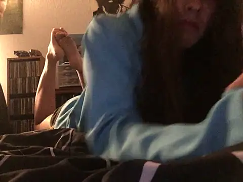 Snapshot of Feetwolf0 chatting on 10/13/25, 06:02 Feetwolf0 online show from 10/13/25, 06:02