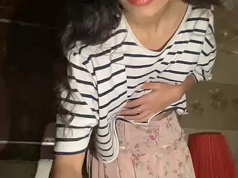 Snapshot of youngriri2 chatting on 10/23/25, 01:43 youngriri2 online show from 10/23/25, 01:43