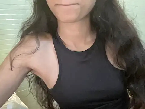 Snapshot of youngriri2 chatting on 11/10/25, 08:57 youngriri2 online show from 11/10/25, 08:57