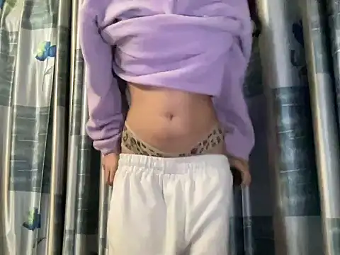 Snapshot of youngriri2 chatting on 11/14/25, 07:51 youngriri2 online show from 11/14/25, 07:51