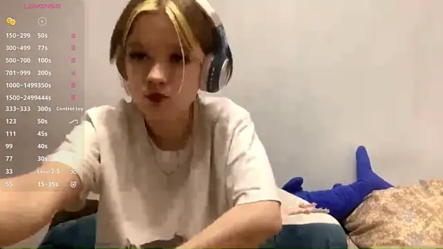 Snapshot of LorRebak chatting on 10/21/25, 11:00 LorRebak online show from 10/21/25, 11:00