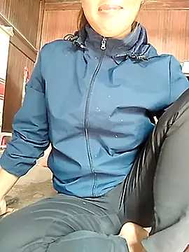 Snapshot of Yanmey chatting on 10/12/25, 03:05 Yanmey online show from 10/12/25, 03:05