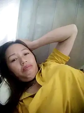 Snapshot of Yanmey chatting on 10/13/25, 07:25 Yanmey online show from 10/13/25, 07:25