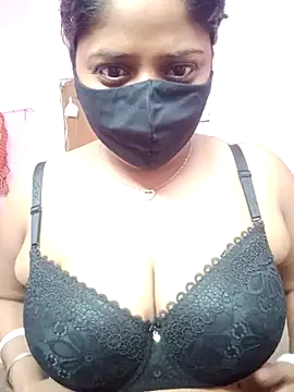 Snapshot of Chumu-quien chatting on 10/20/25, 11:49 Chumu-quien online show from 10/20/25, 11:49