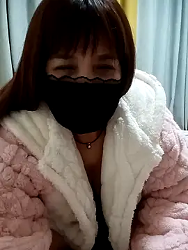 Snapshot of nanaaini chatting on 10/24/25, 12:34 nanaaini online show from 10/24/25, 12:34