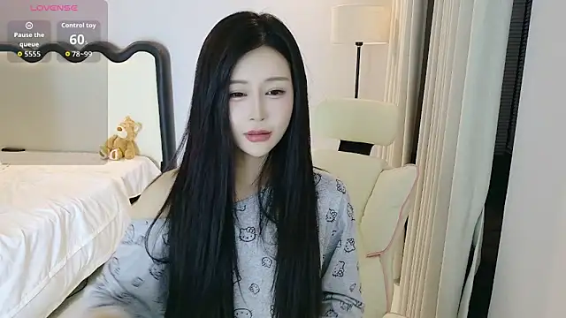 Snapshot of yiyi_3523 chatting on 04/28/26, 03:28 yiyi 3523 online show from 04/28/26, 03:28