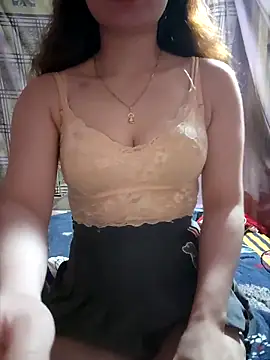 LeanaLy online show from 12/04/25, 01:59