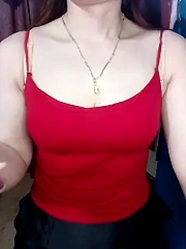 Snapshot of LeanaLy chatting on 04/16/26, 12:33 LeanaLy online show from 04/16/26, 12:33