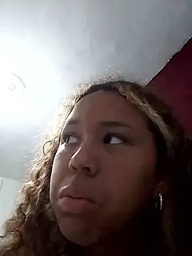 Snapshot of Camilanifeta chatting on 12/19/25, 10:50 Camilanifeta online show from 12/19/25, 10:50