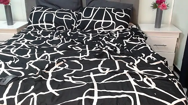 SweetDarkCherry online show from 10/25/25, 05:51