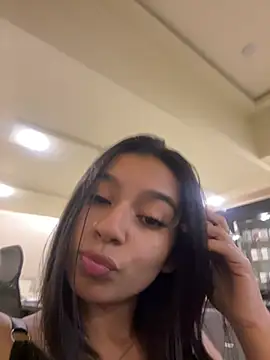 AlyssaRay online show from 02/04/26, 06:58