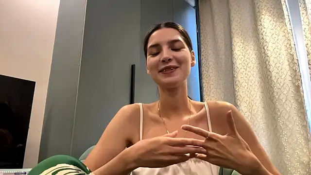 AlessiaChen online show from 10/26/25, 08:09