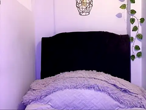 Snapshot of charly_926 chatting on 10/14/25, 07:03 charly 926 online show from 10/14/25, 07:03