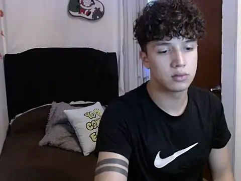 Snapshot of charly_926 chatting on 12/02/25, 10:49 charly 926 online show from 12/02/25, 10:49