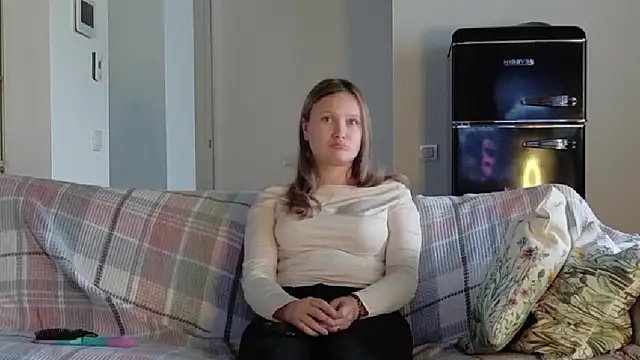 Snapshot of AnnaVyxen chatting on 10/18/25, 02:18 AnnaVyxen online show from 10/18/25, 02:18