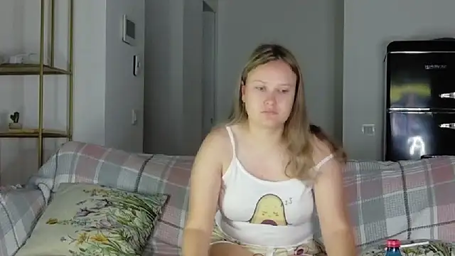 Snapshot of AnnaVyxen chatting on 10/20/25, 04:24 AnnaVyxen online show from 10/20/25, 04:24