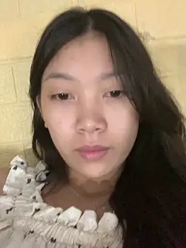 linh-lan1 online show from 10/13/25, 09:53