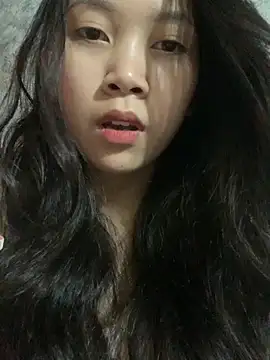 linh-lan1 online show from 10/19/25, 12:28