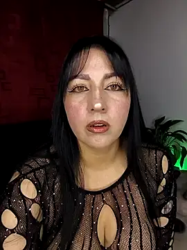 Snapshot of kitten25-hott chatting on 10/25/25, 01:35 kitten25-hott online show from 10/25/25, 01:35