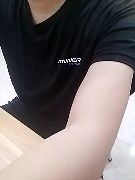 Snapshot of gande_003 chatting on 11/10/25, 04:17 gande 003 online show from 11/10/25, 04:17