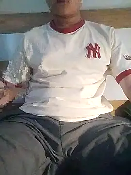 Snapshot of gande_003 chatting on 11/25/25, 07:30 gande 003 online show from 11/25/25, 07:30