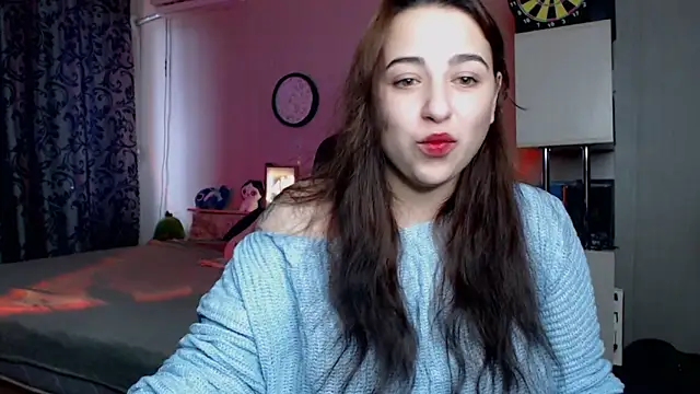 Snapshot of OliviaHeart chatting on 10/20/25, 10:49 OliviaHeart online show from 10/20/25, 10:49