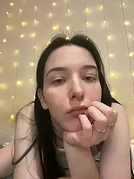 Snapshot of _LovelyDana_ chatting on 10/13/25, 04:29  LovelyDana  online show from 10/13/25, 04:29