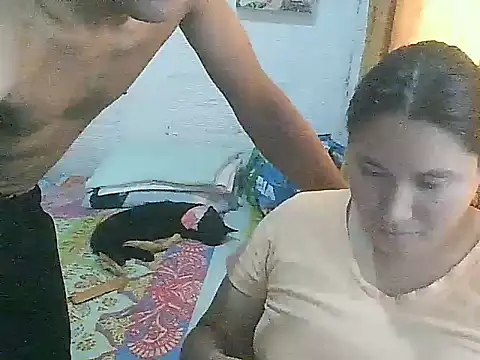 horny latin couple1 online show from 10/11/25, 09:13