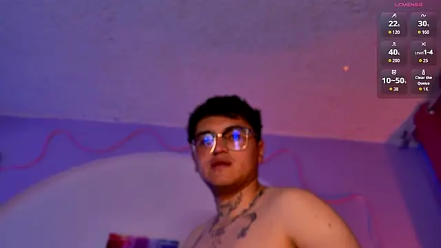 Keyla and myke  online show from 10/23/25, 07:12