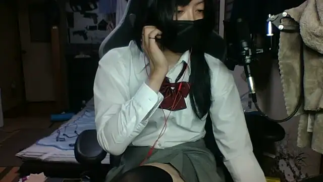 Snapshot of harinyanxxx chatting on 10/15/25, 07:47 harinyanxxx online show from 10/15/25, 07:47