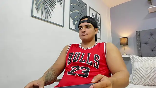 Snapshot of violeta_and_maxx chatting on 12/03/25, 12:07 violeta and maxx online show from 12/03/25, 12:07