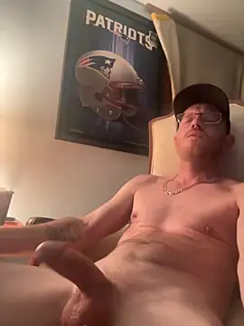 Snapshot of BigDickMike420 chatting on 10/17/25, 05:10 BigDickMike420 online show from 10/17/25, 05:10